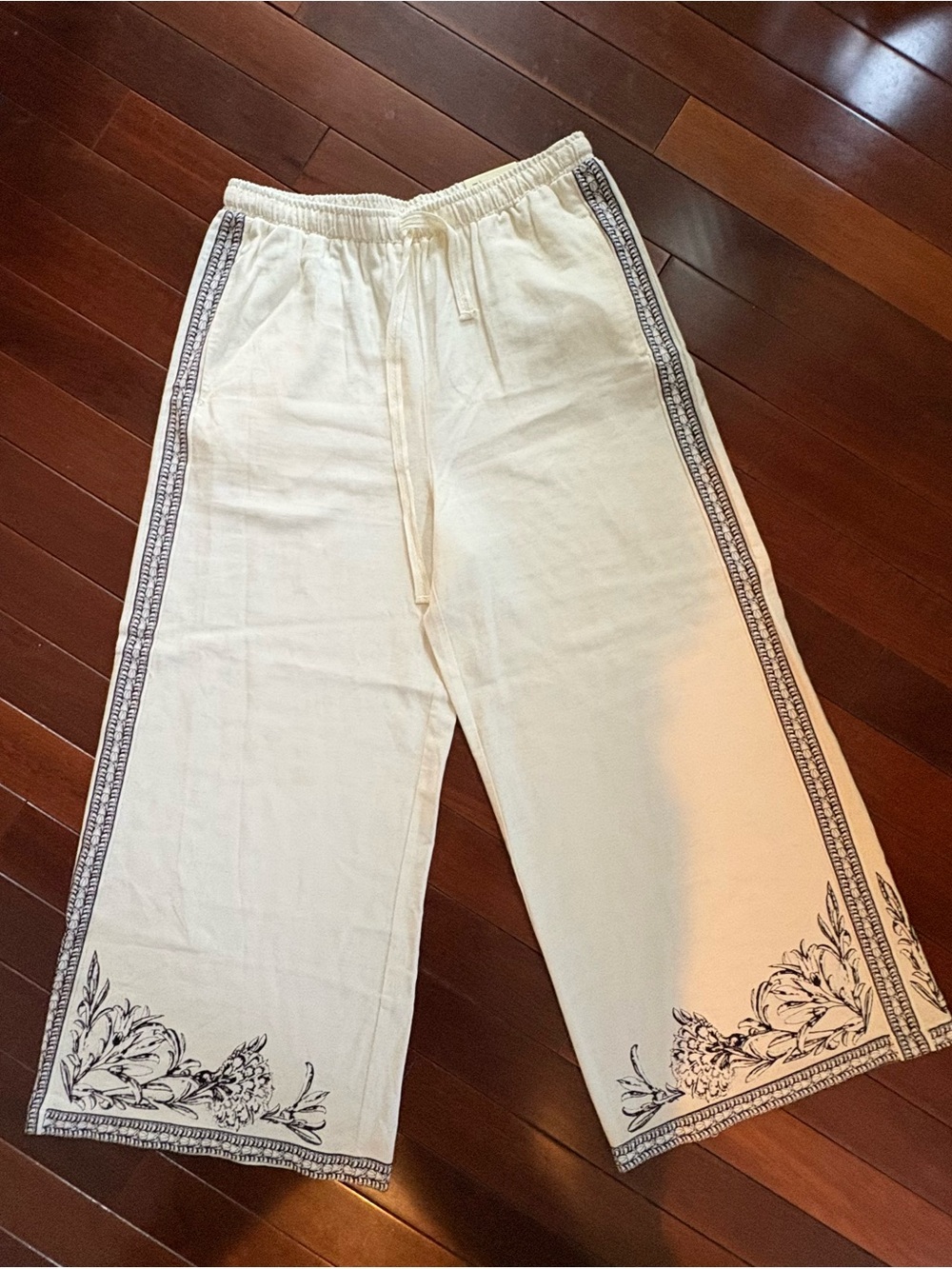Max Studio Women’s Cream Wide-Leg Lounge Pants with Floral Trim- Size Large